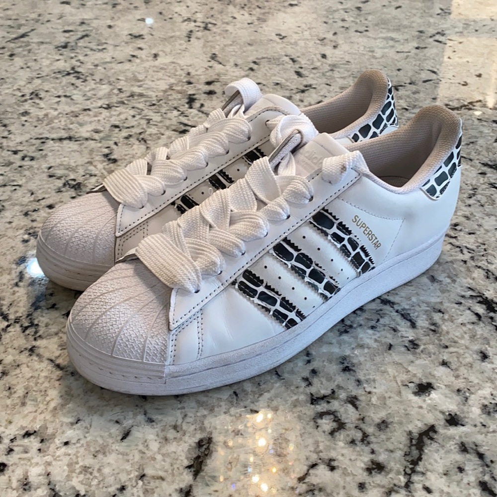 Adidas Superstar La Marque Woman’s Size 9